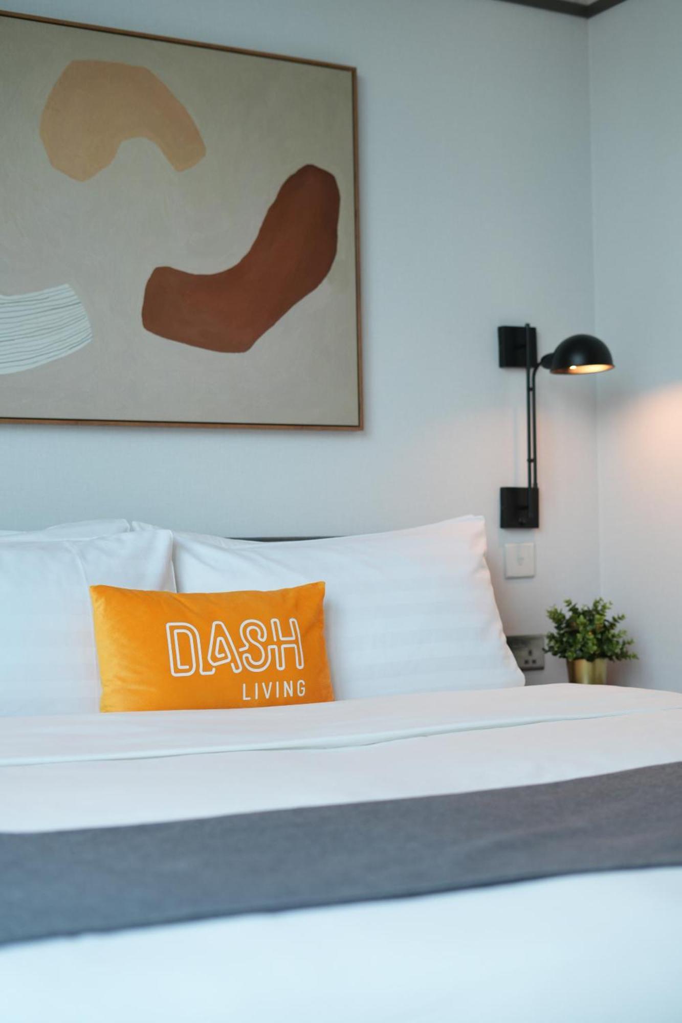 Dash Living On Queen'S Hong Kong Exterior photo